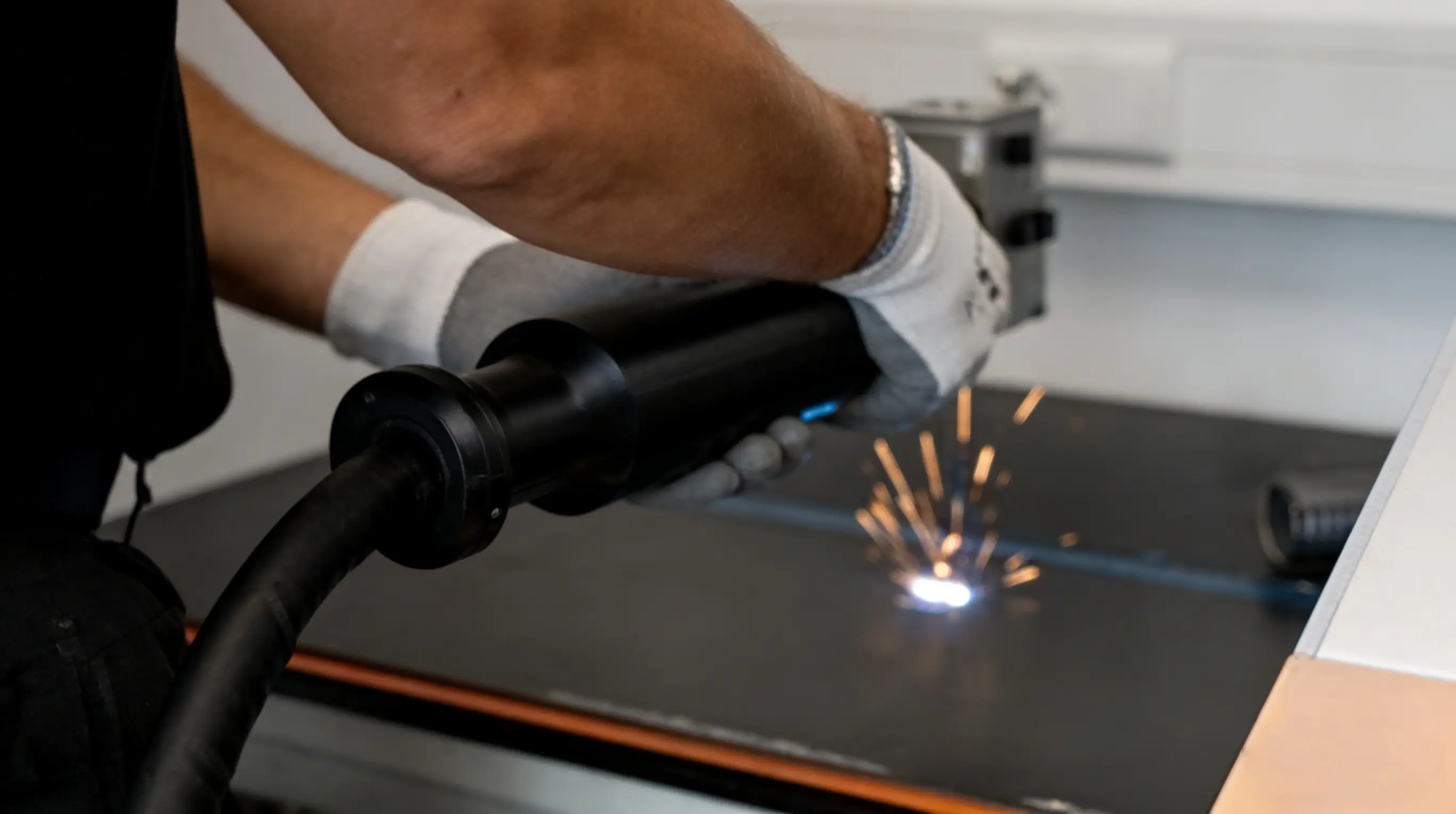 Who Should Buy Laser Photonics Cleantech Ir-3040? Industrial Use Cases Explained 2 1775533691970 头部222同行激光设备单品SEO文章标题生成 1